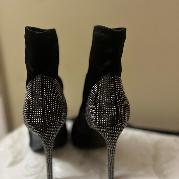 🆕. Elegant Black Studded Stiletto Ankle Boots 7.5 NWT - Picture 5 of 9